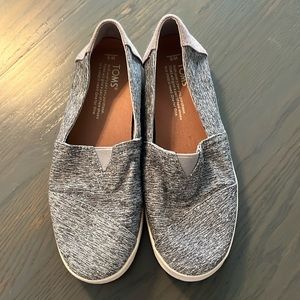 Tom’s slip on shoes size 6